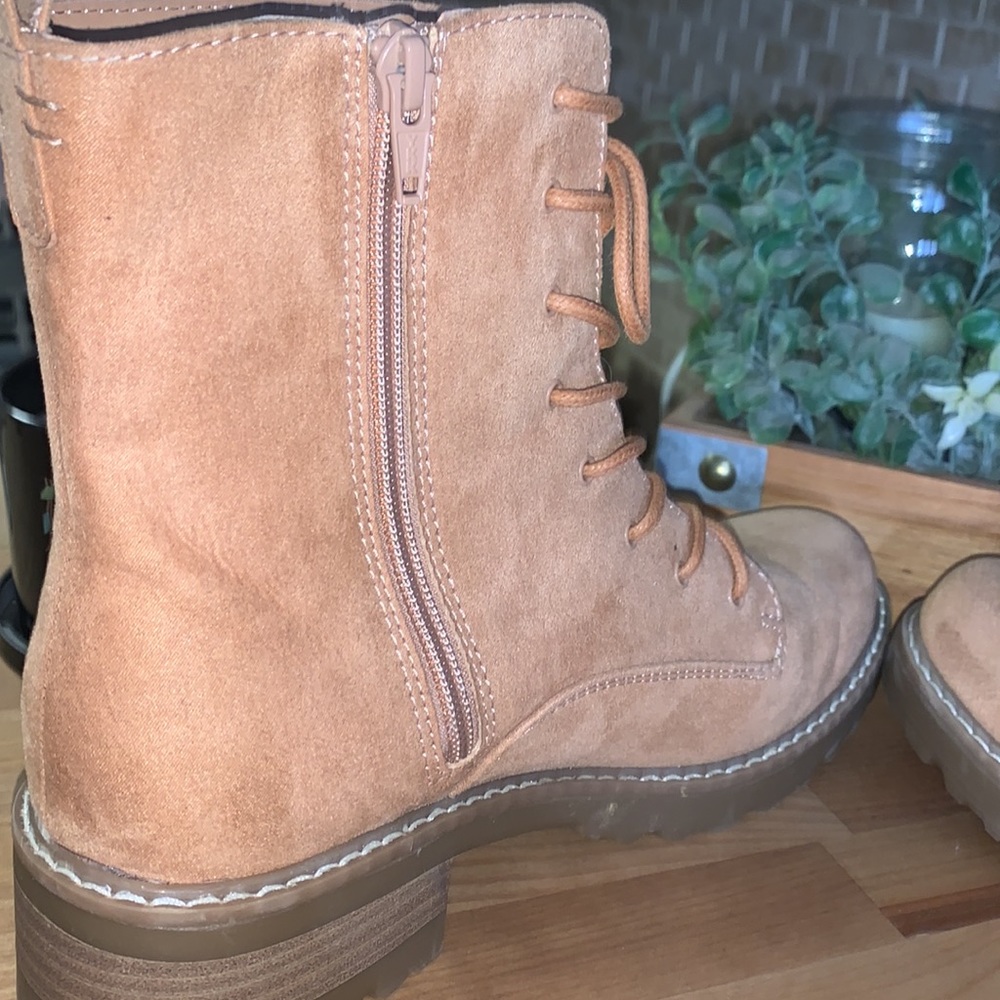 Universal Thread Tan Combat Block Heel Boots - Picture 10 of 14